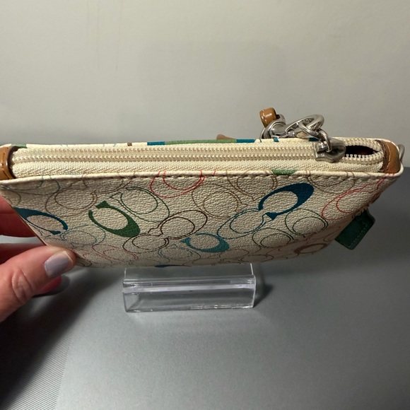 EUC Coach Chelsea Heritage Wristlet - Picture 7 of 15